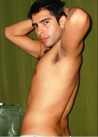 tontongrande:  Su wacho flaite para gozar pajeandose cabros rqls…..