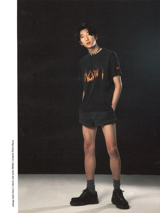 dar-a: harleydeville:  summer mood  those prada shorts are everything lmao 