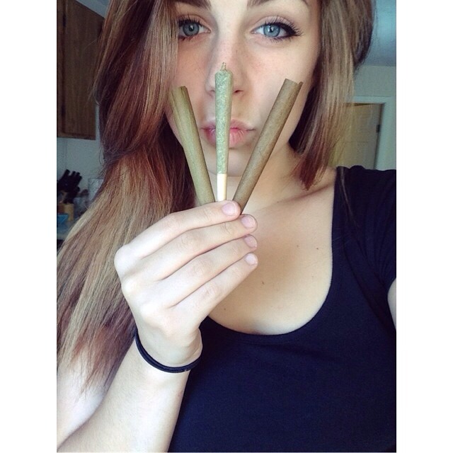 tropicalblunt:  Rolled tf up 😏