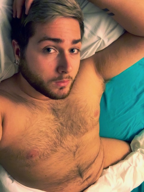 brady-blast:  I could really use someone to snuggle with right about now 