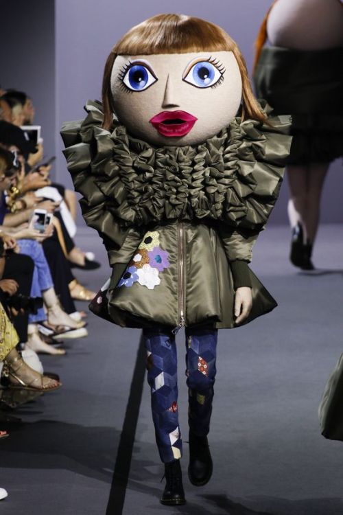 freerenata:therudecouture:Viktor &amp; Rolf fall 2017 couture collectionhonestly this gagged me