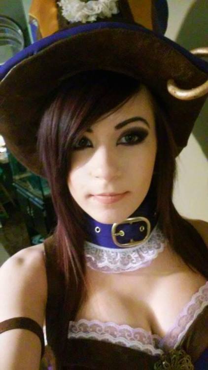 league-of-legends-sexy-girls:  Caitlyn Cosplay porn pictures