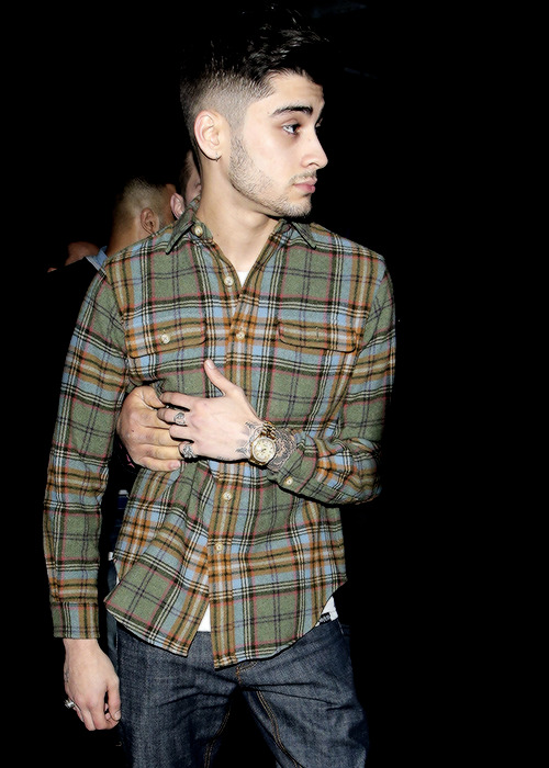  Zayn leaving ‘Faces’ in Giant Hill - adult photos