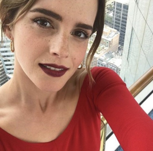 loleypacks: Emma Watson + Random Like if you save or credits for @JUSTINMYBLOOD twitter if you use H