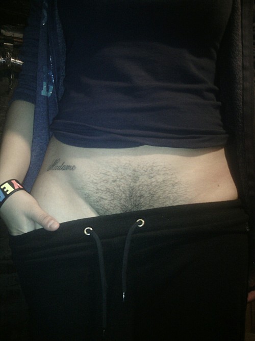 freefish54:  dmoneyj28:  this-is-getting-old:  Lick me..  Like hair on that pussy  like like lecc lecc