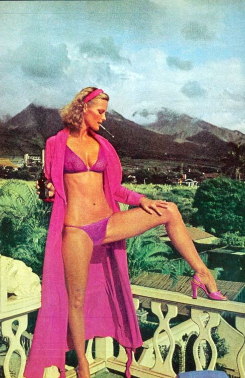 superseventies:Renee Russo photographed by Helmut Newton for Vogue, December 1974.