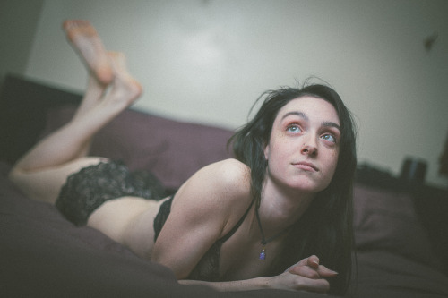 santrizosphotographyblog:  Re-edit of a boudoir shoot I did about a year ago! Such a fun shoot with a pretty gal! 