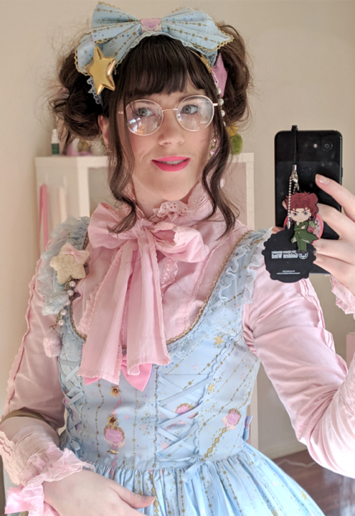 Yesterday I modelled in the lolita fashion show at Animaga in Magic Princess. I wanted to theme my c
