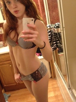 smallchickbigtit:  Busty redhead in panties