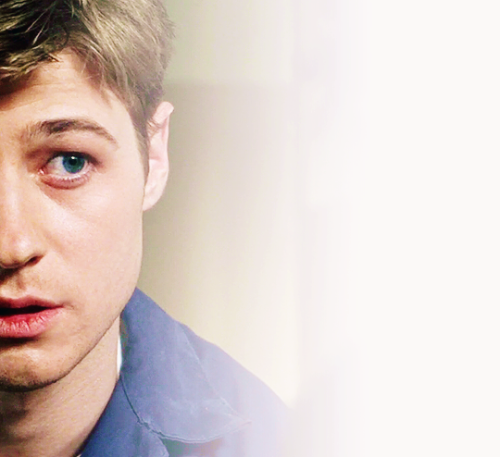 atwoods: Random Ryan Atwood Caps 