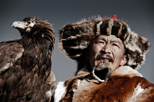 miss-andrea:house-of-gnar:Kazakh eagle hunters|MongoliaThe Kazakhs are the descendants of Turkic, Mo