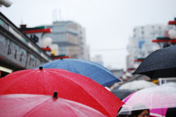 heartisbreaking:  Red umbrella for a rainy