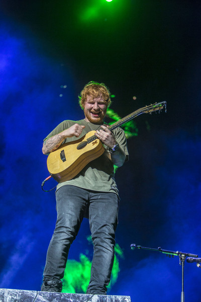 alwaysbepluss: FavouritED: Ed Sheeran, pure happiness while playing. 