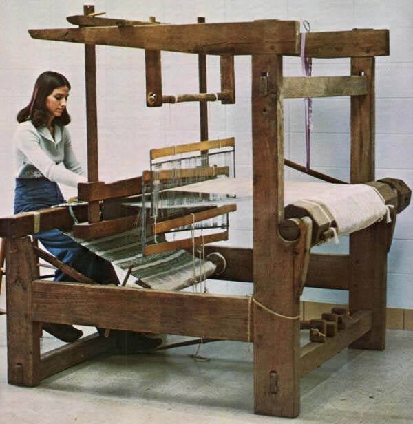 apeninacoquinete:  old rug loom                    