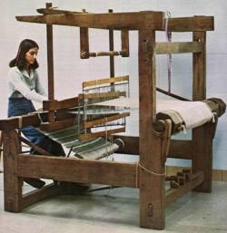 apeninacoquinete:  old rug loom       