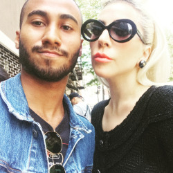 imetgaga:    May 25, 2018 - Lady Gaga and fan outside Electric lady Studios 