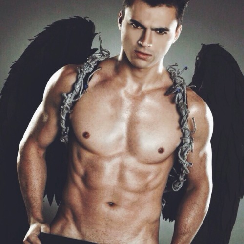 CAN THIS BE THE MANDATORY DRESS CODE FOR ALL ANGELS IN SUPERNATURAL PLEASE