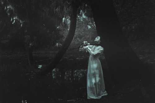 The  veil of sleep had not cleared away, but her bare feet felt wetsoil and trampled grasses&am
