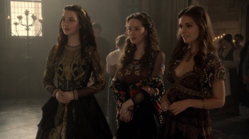 REIGN 1x06: ADELAIDE KANE wearing TEMPERLEY LONDON (http://fashion-of-reign.tumblr.com/post/80906008