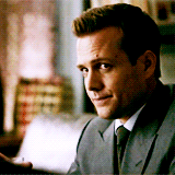 pearsonspecterlitt:  Harvey Specter + drinking 