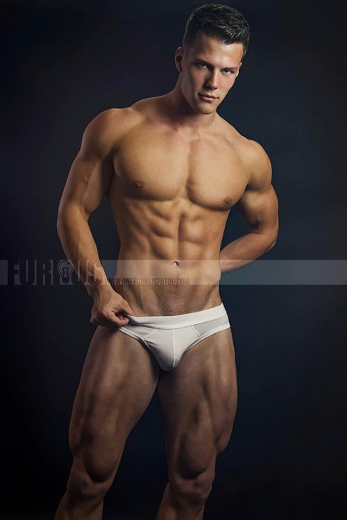 AlanPalmSprings Likes His Men!