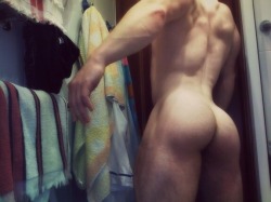 sohotty:  Those muscled butts 