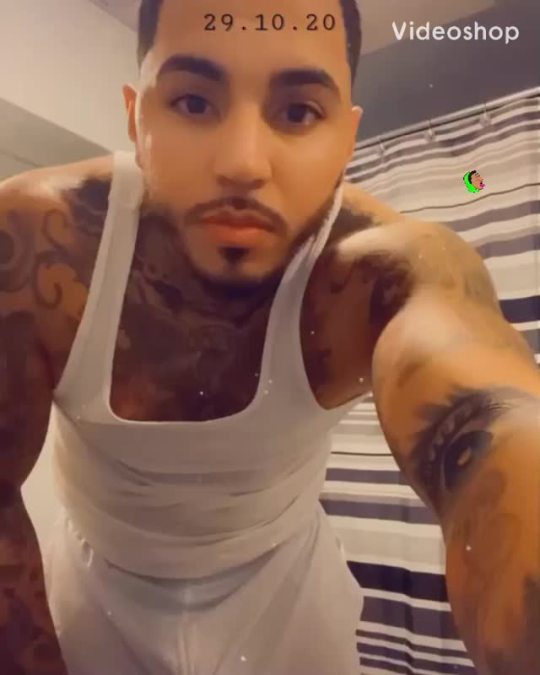 tienelamirada:Come taste me, I left some pussy juice on it from this thot I just smashed for extra flavor 😈 #papi #cute #sexy #hung