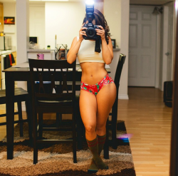 curvessandabs:  My newest inspiration my