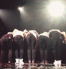 zayncangetsome:  #in too deep when you can tell who is who from butts alone 