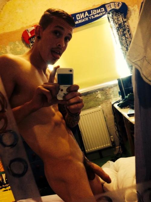 myukladsnaked:  200 likes and il post video of luke with his tape measure :)