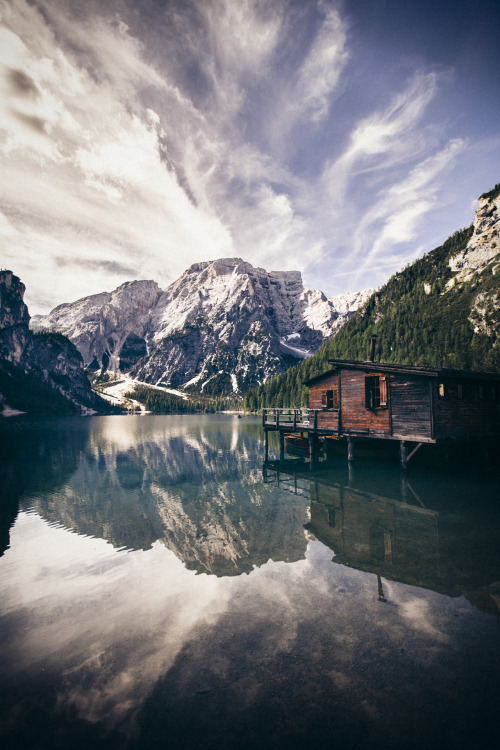 elenamorelli:  { the little cabin on lake braies }