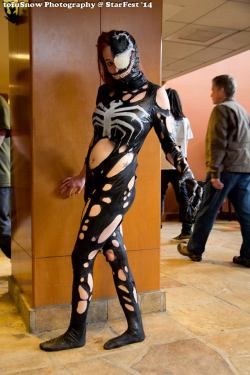 thecosplayinitiative:  Oh No, it looks Mary Jane has fallen prey to the Venom Symbiote, looks like Peter is in big trouble! Cosplay from MooneWolfe
