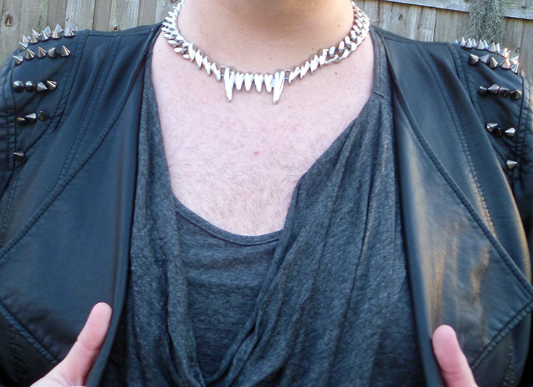 dharma-swan:  hisblackdress:Jacket: Forever 21 | Sunglasses &amp; necklace: Domino