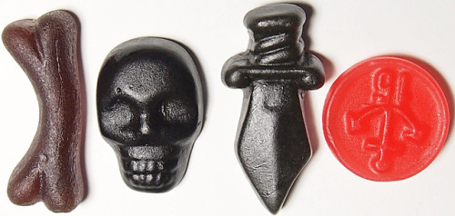 randomitemdrop:randomitemdrop:Item: salty licorice pirate candy, granting +1 against Undead and proof against seasickness for d4 hours. Now that I’ve tried it I should say that you have to win a Fortitude check 
