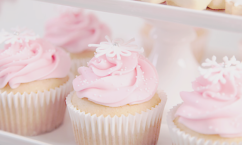 mochi-bunnies:  a vintage pastel christmas dessert table
