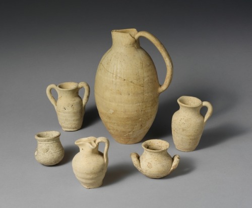 met-greekroman-art: Terracotta oinochoe (jug), early 3rd century B.C., Metropolitan Museum of Art: G