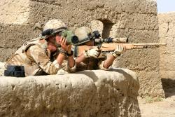 militaryarmament:  British sniper team of