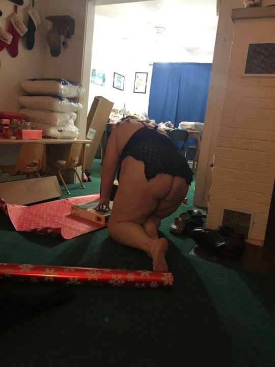 cutehousewife0523:  I love wrapping Christmas presents. It’s so relaxing
