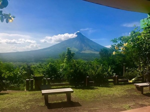 prettybevz:The beauty of Mt. MayonBicol is my mother’s hometown, i remember when i was 5 years old i