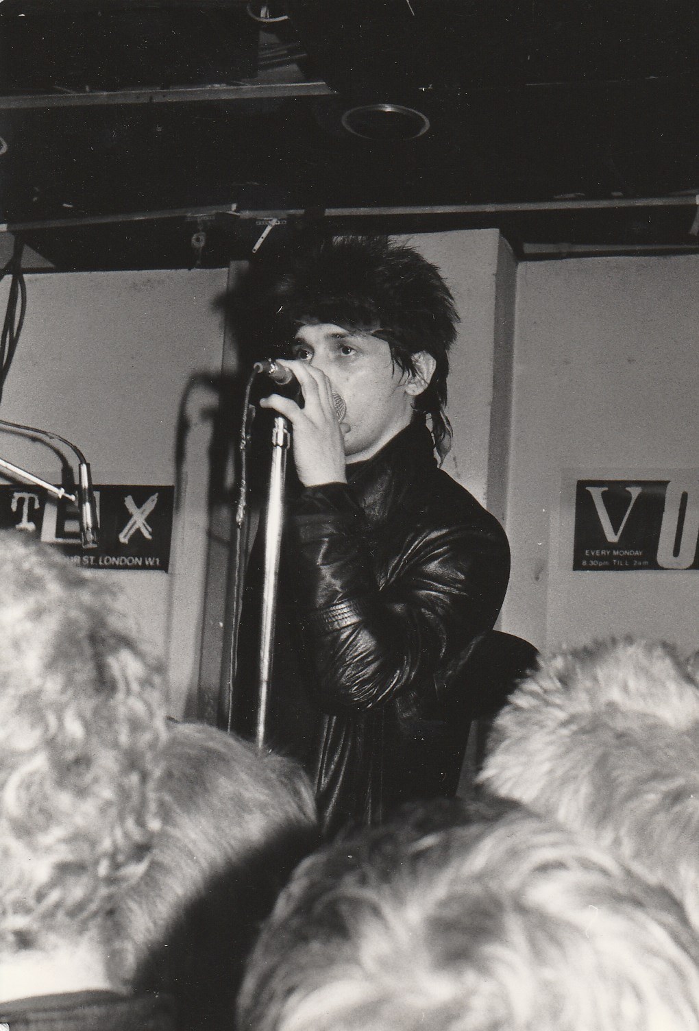 sweet-love-und-romance:  Johnny Thunders photographed by Michael Quirke at The Vortex,