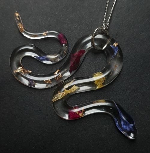 sosuperawesome:Resin Snake JewelrySilver and Moss on Etsy