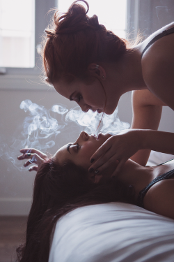 lipstick-lesbian:  ♀♡♀ 