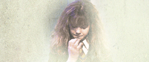 peppermintprongs:Hermione’s face when she sees the troll                                      reques