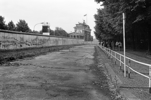 The Berlin Wall at the Brandenburg Gate June 1986.