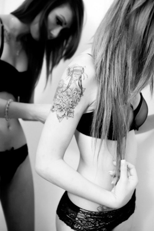 Tattoo'd ladies&metal