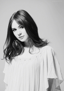 Karen Gillan Photos