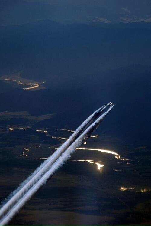 dont-trust-the-cloud:  Pics from around the world of chemtrails, geo-engineering