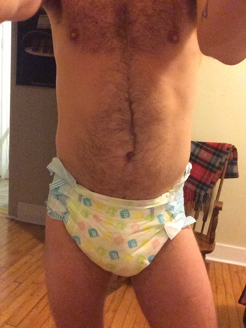 luckypig87:Rainy Saturday! A perfect day to be diapered and lay around in my pee