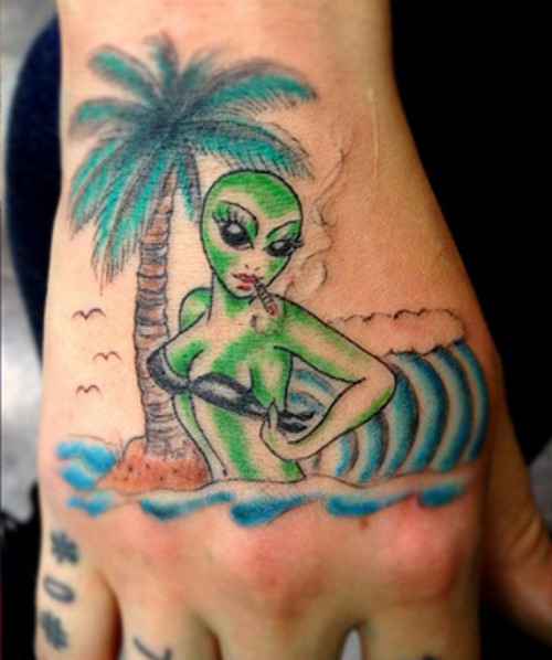 fucknobadtattoos:  andrewbnk:  X-Files x Kreayshawn ☺️  Ayyy lmao
