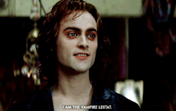bloodyhost:  gothiccharmschool:  miss-anthropyxx:  “The hell you are…”  Heh.  Pero ese Lestat se ve mejor :c  Igual cualquiera de las dos es mejor que crepúsculo&hellip;. además el libro de Anne Rice es genial, la versión cinematográfica está